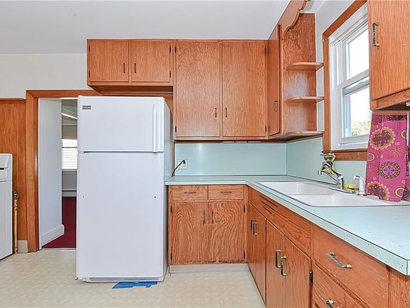 3rd image of 260-262 Warren Ave