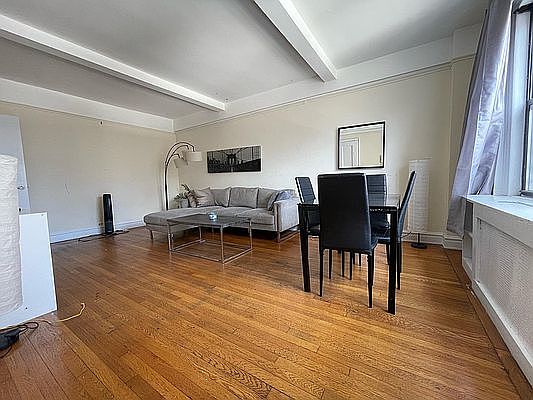2nd image of 455 W 34th St #17EF