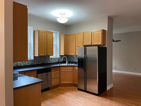 2nd image of 2104 Fulton Ave APT 4