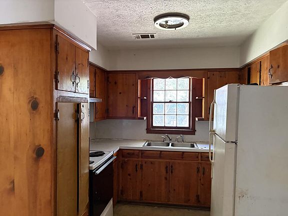 3rd image of 4705 Sentry St
