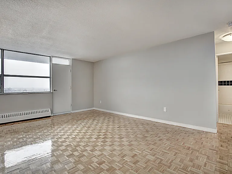 3895 Lawrence Ave E — Photo 20