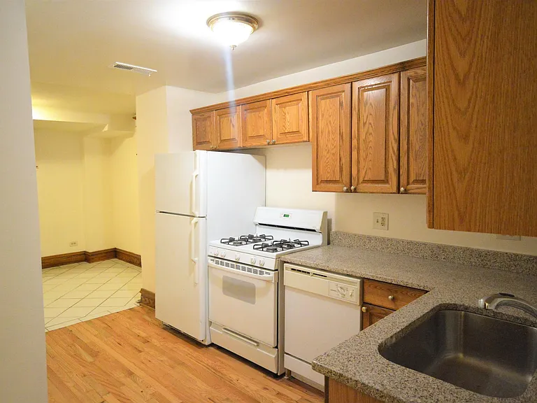 638 W Drummond Pl #G — Photo 17