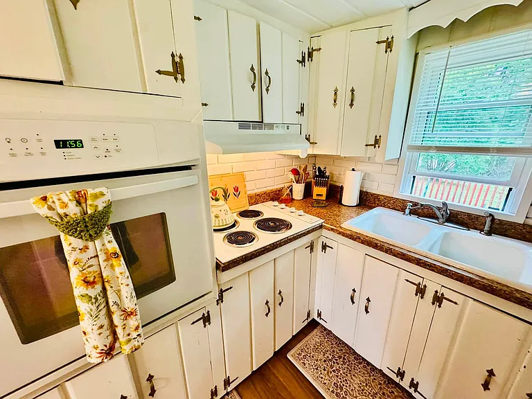 4930 Half Moon Dr — Photo 8