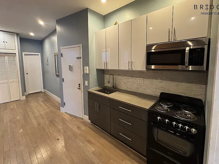 503 W 47th St #5FW — Photo 6