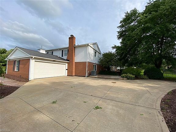 3rd image of 728 Parkview Dr