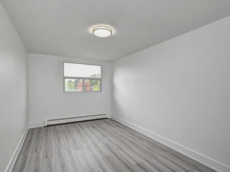 137 Woodside Ave — Photo 12