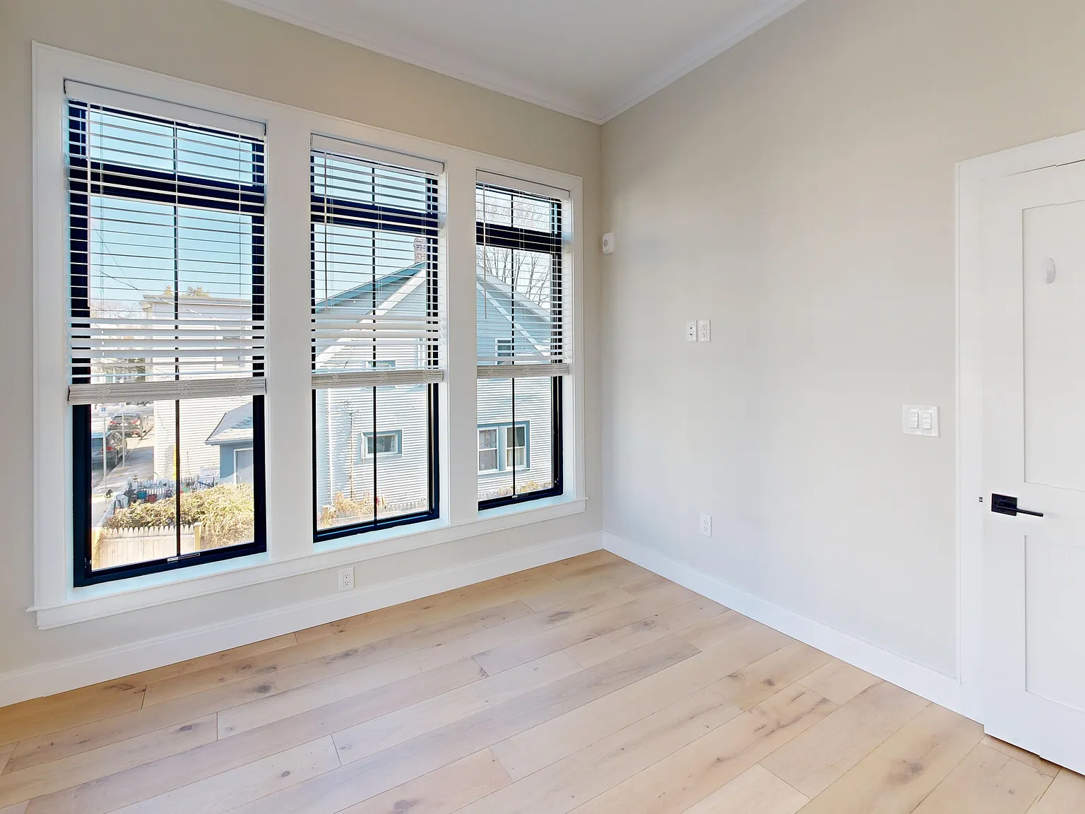 2 bed, 850 sqft, $3,995 — Photo 3