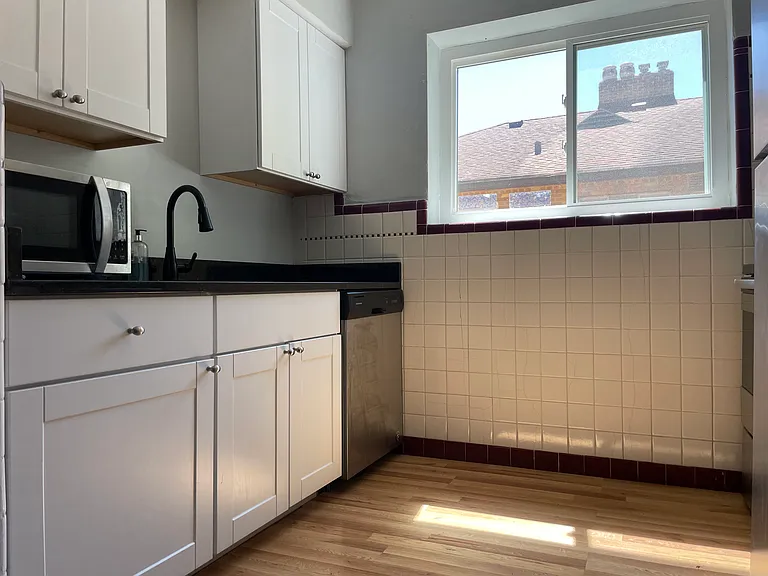 7106-7108 Jamieson Ave #2A — Photo 7