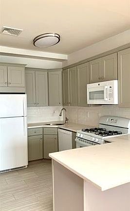 5th image of 200 Christopher Columbus Dr APT B9