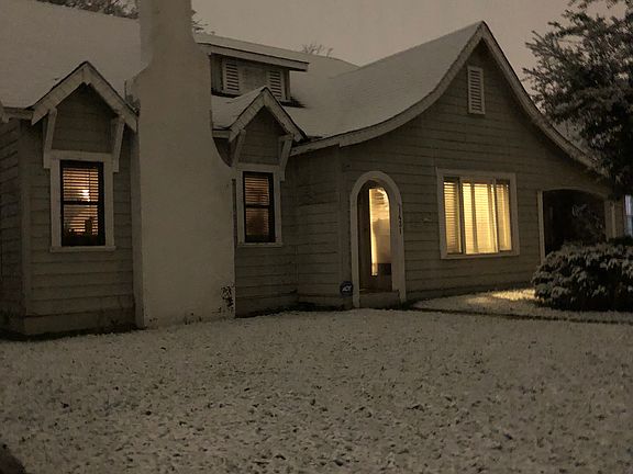 4th image of 1431 W Rosewood Ave