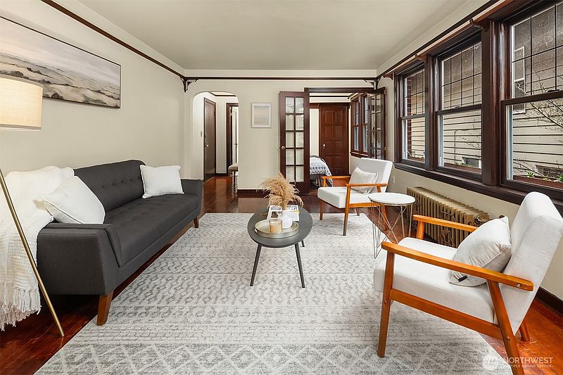 4th image of 411 Boylston Avenue E #202