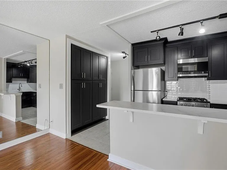 2285 Peachtree Rd NE #604 — Photo 9