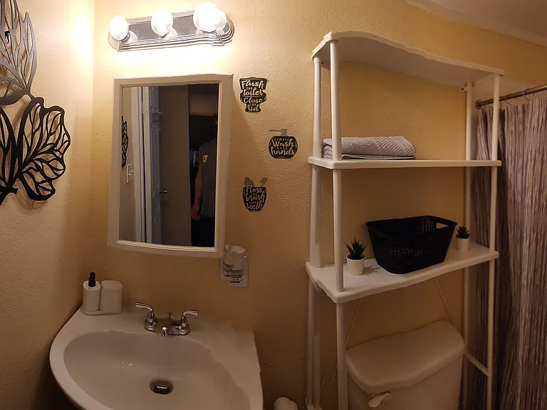 208 N Oakwood Ave #B — Photo 7