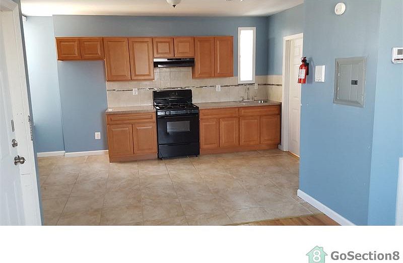 2nd image of 85 Smith St #1