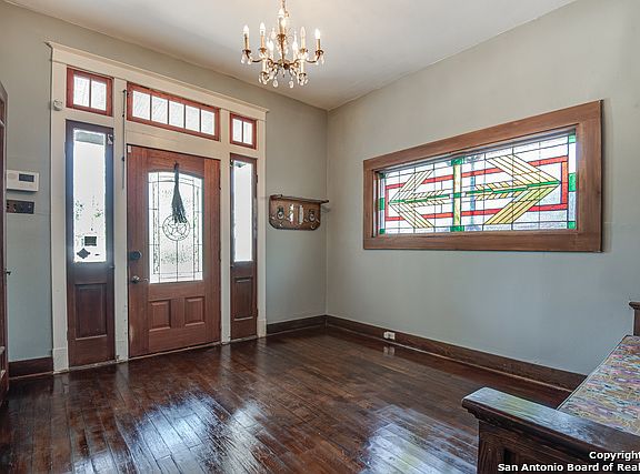2nd image of 1127 W Craig Pl