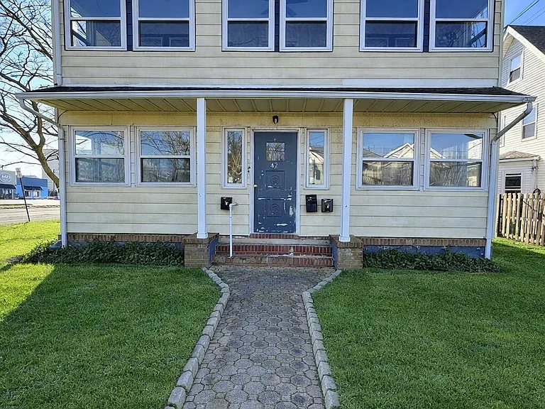 42 Cottage Pl #2 — Photo 1