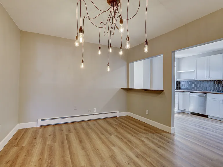 2524 N High St — Photo 11
