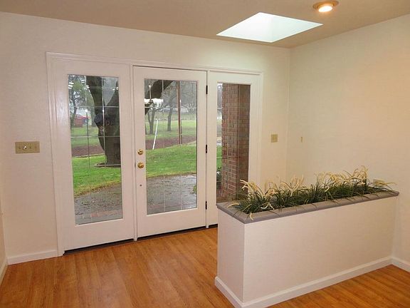 2nd image of 1242-1240 Los Robles Rd