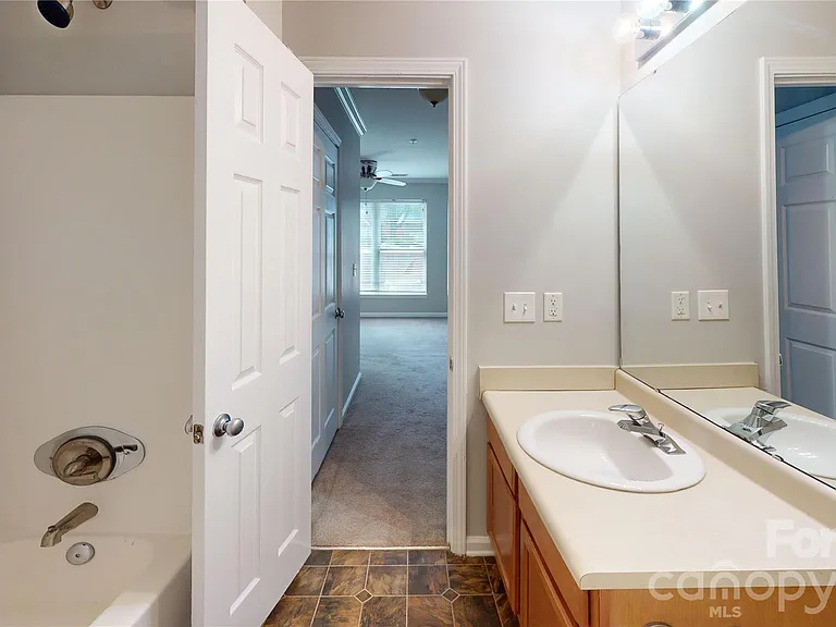 537 Donatello Ave — Photo 11