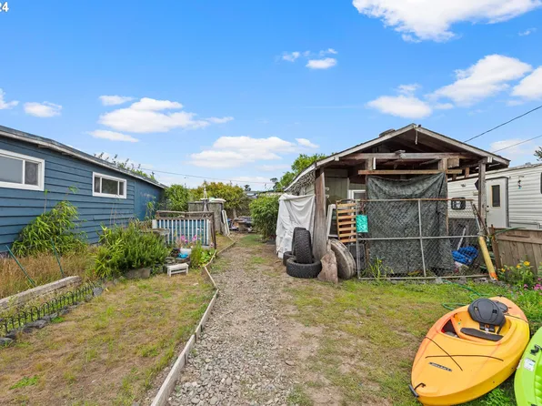 1015 N Lake Rd, Lakeside, OR 97449