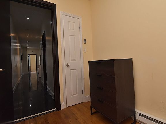4th image of 216 W 108th St #33E