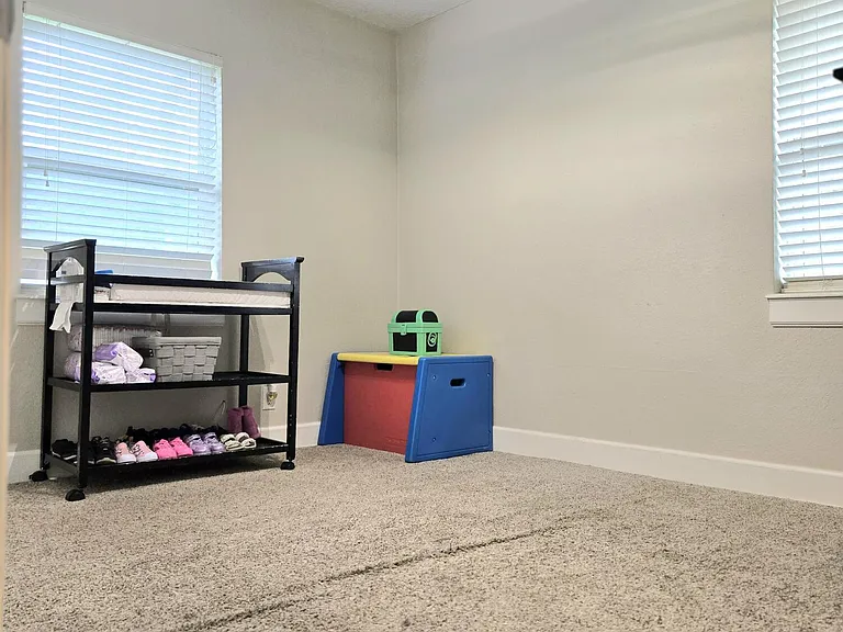 615 Luna Ct — Photo 16