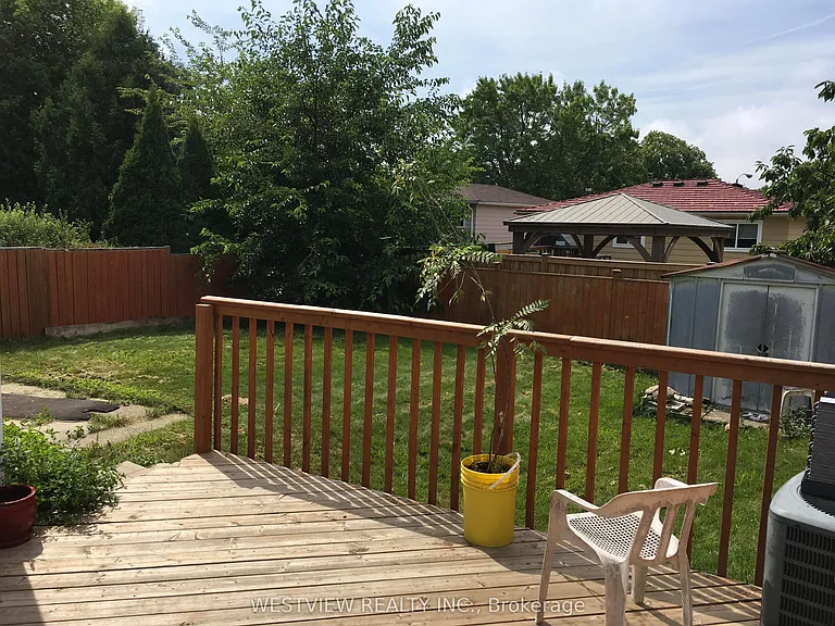 19 Coxworth Cres — Photo 21