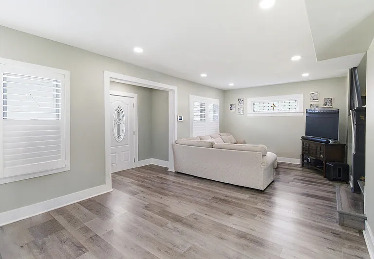 925 Plainfield Ave — Photo 6