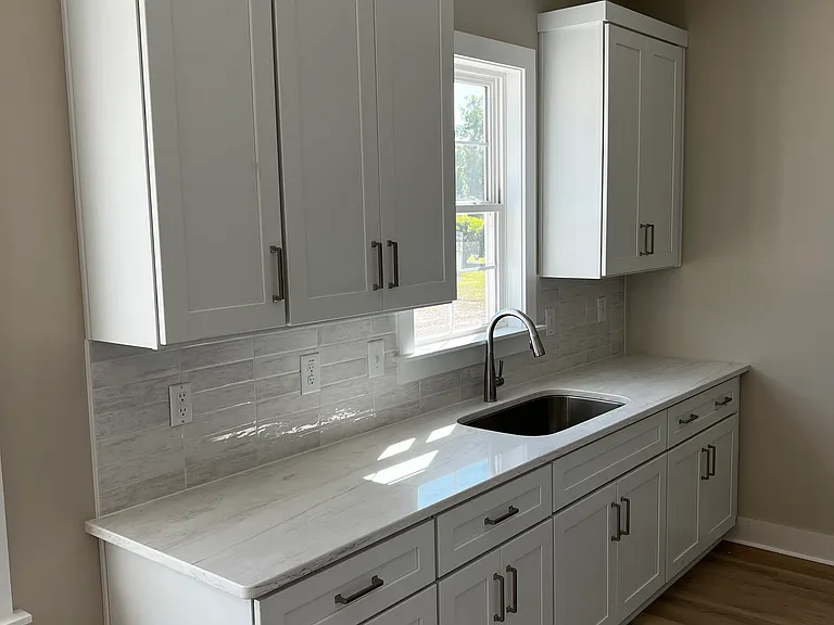 563 N Washington St — Photo 2