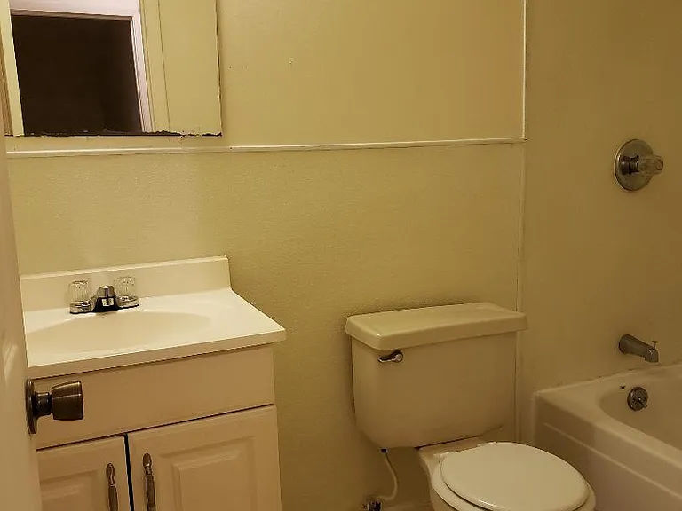 1061 Palmetto Ave #7 — Photo 5