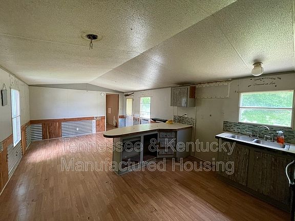 3rd image of 127 Cumberland Ln