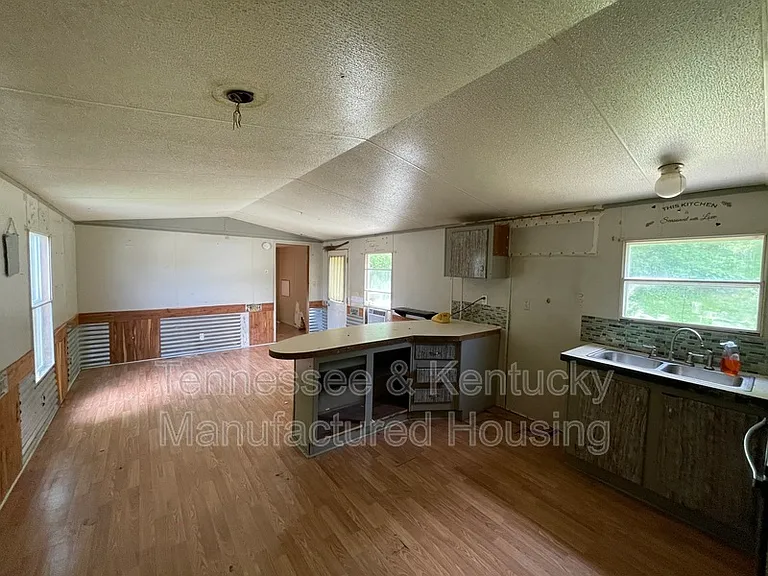 127 Cumberland Ln — Photo 3