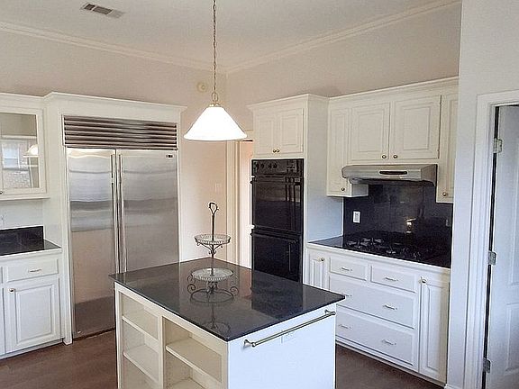 3rd image of 1745 Ridgeland Dr