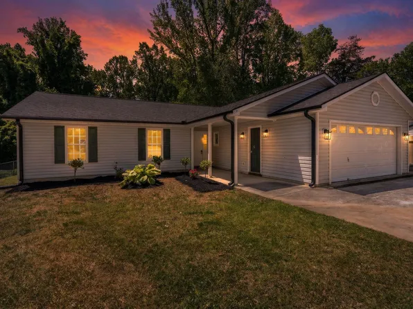 7 Stadium Dr, Greenville, SC 29609