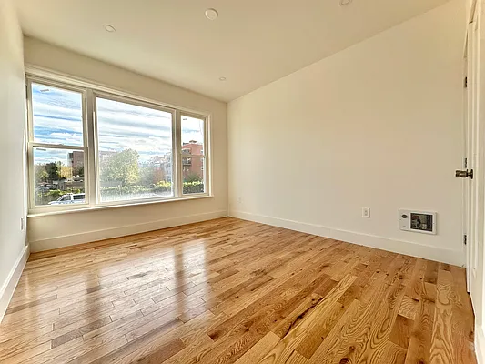 Rented by Zjama Realty Corp | media 2