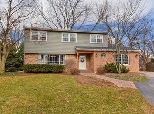 25W730 Wenona Ln, Wheaton, IL 60189