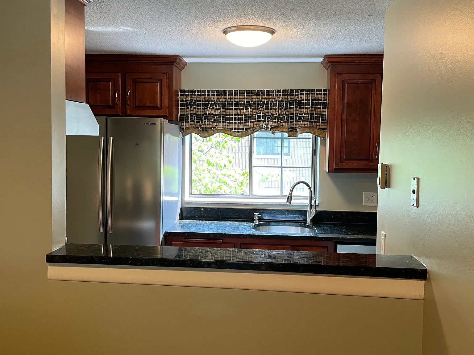 1 bed, 1.5 bath, 745 sqft, $1,950 — Photo 4