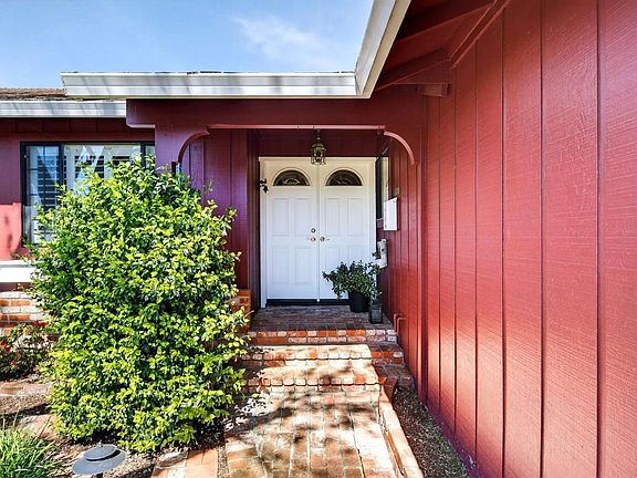 2nd image of 309 Twin Oaks Way