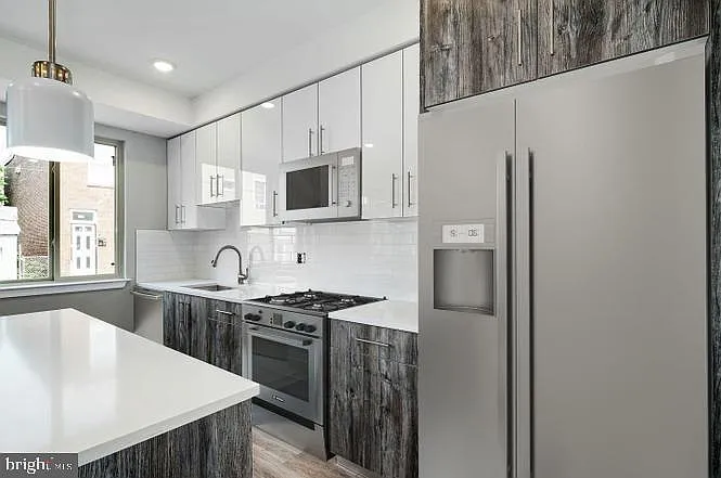2348 Mountain St — Photo 5
