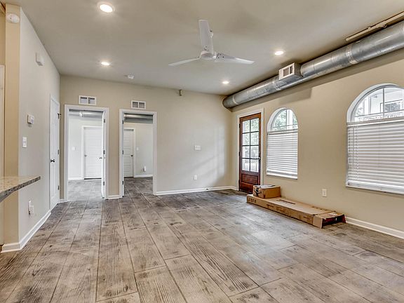 5th image of 1003 Elmwood Dr Unit 2