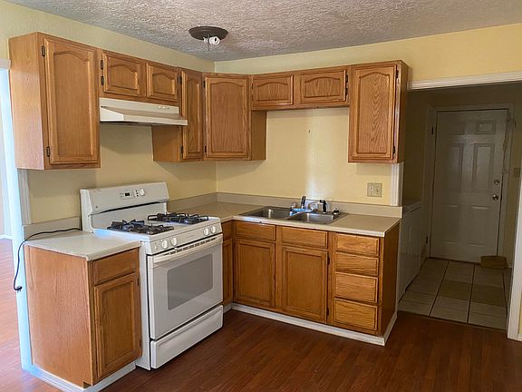4th image of 407 E 2nd St