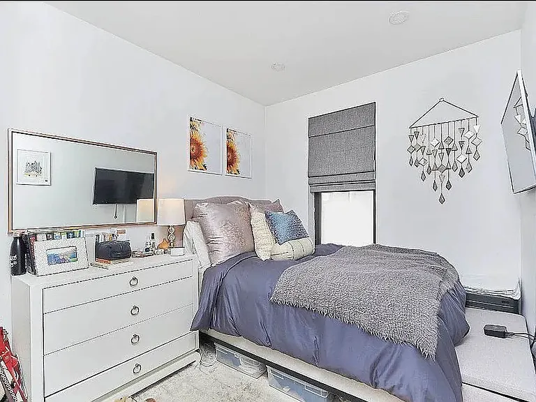 243 E 18th St #22 — Photo 2
