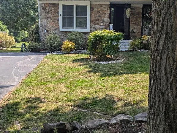 78 Pearl Dr, Doylestown, PA 18901