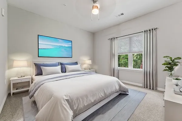 Broxton Bay Apartments — Photo 44