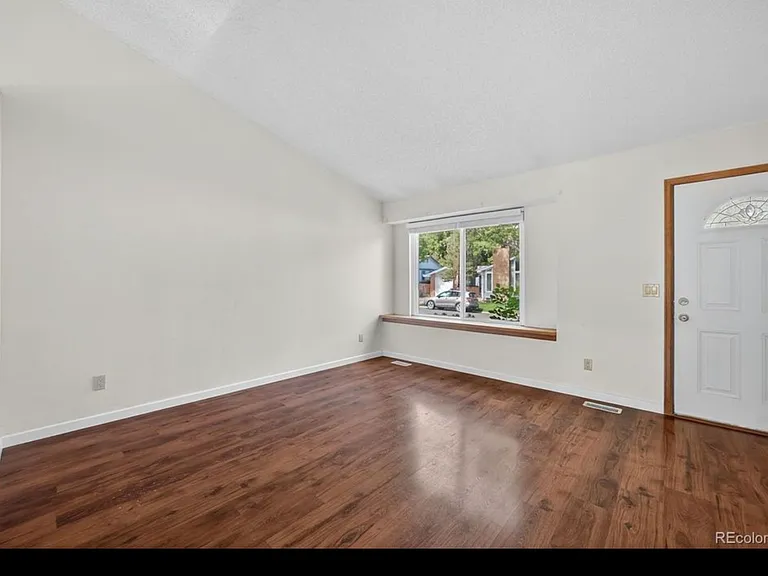 250 Cypress Ln — Photo 4