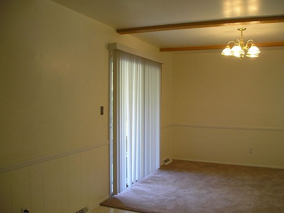 Family Room w/patio window