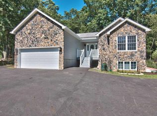 157 Constitution Dr, Hawley, PA 18435