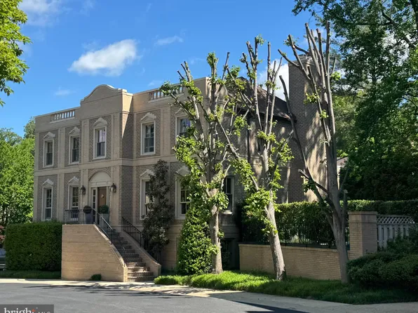 4718 Foxhall Cres NW, Washington, DC 20007