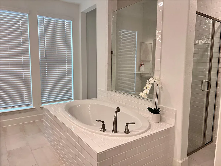 176 Sweeping Valley Dr — Photo 32