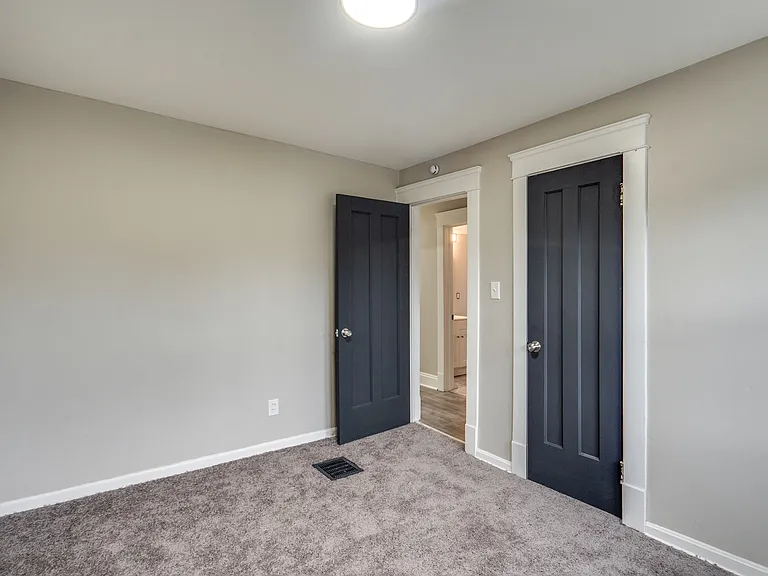934 Royal Rd — Photo 12